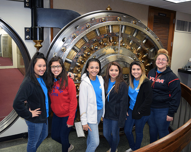 FBLA Visits Bank and ArcBest, Study Careers