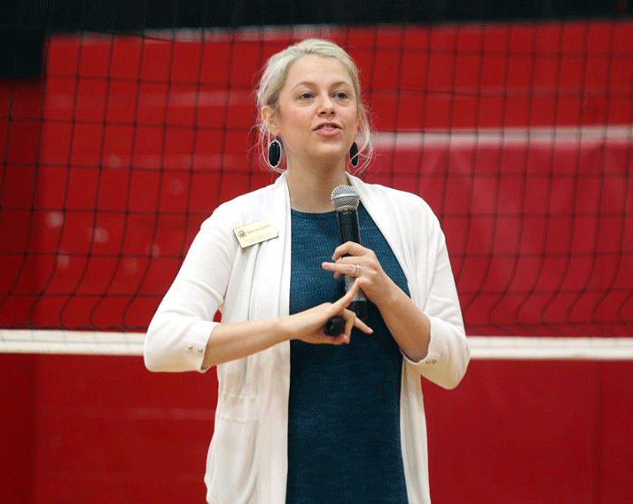 Speaker Brings Awareness of Internet Safety Issues
